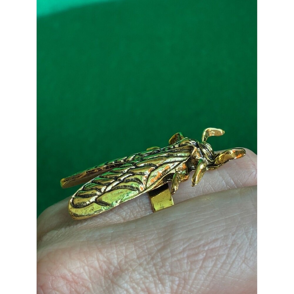 NEW Adjustable cicada statement ring in goldtone Gothic witchy insect jewelry - Picture 4 of 8